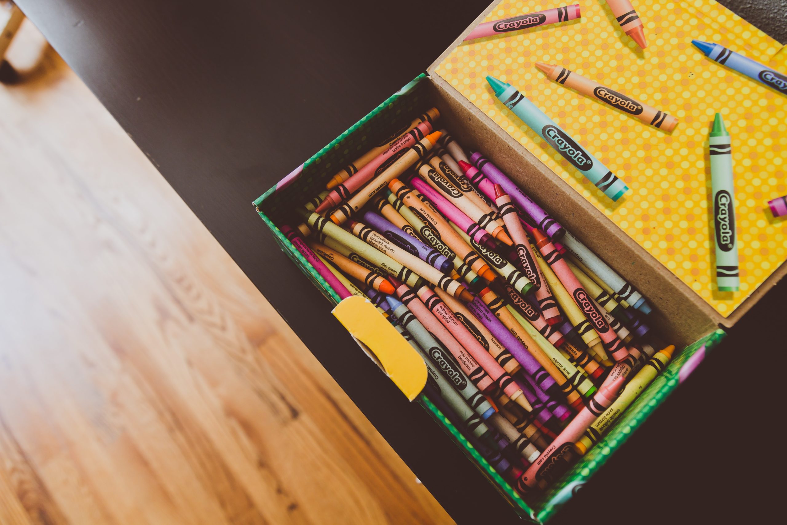 Crayola lance des crayons représentant la diversité des couleurs